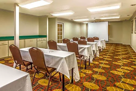 Hawthorn suites by Wyndham Orlando International hotel hero