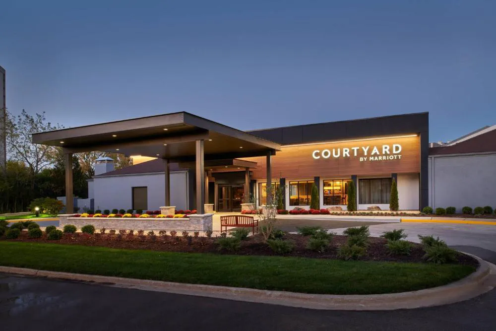 Courtyard by Marriott Chicago Oakbrook Terrace hotel hero