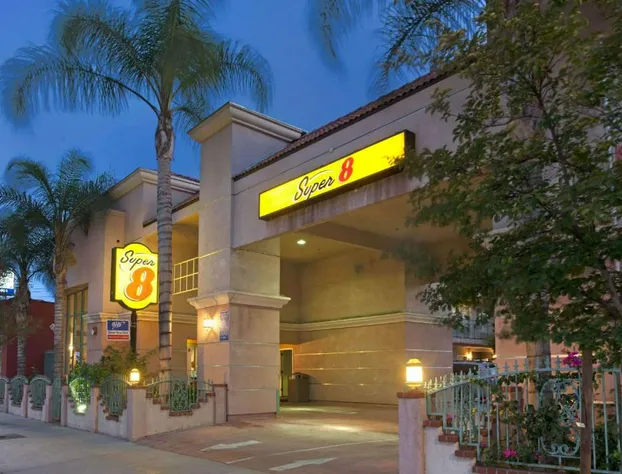 Super 8 by Wyndham North Hollywood hotel detail image 1