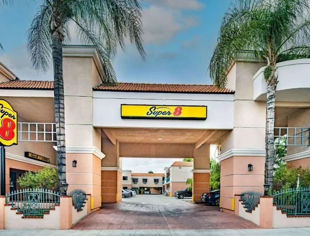 Super 8 by Wyndham North Hollywood hotel detail image 3