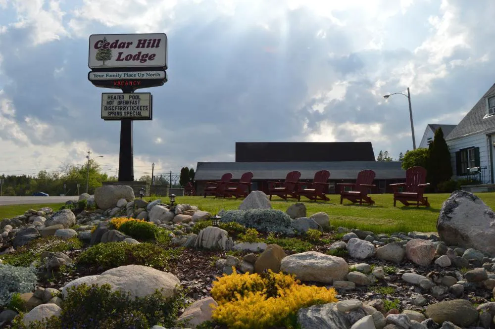 Cedar Hill Lodge hotel hero