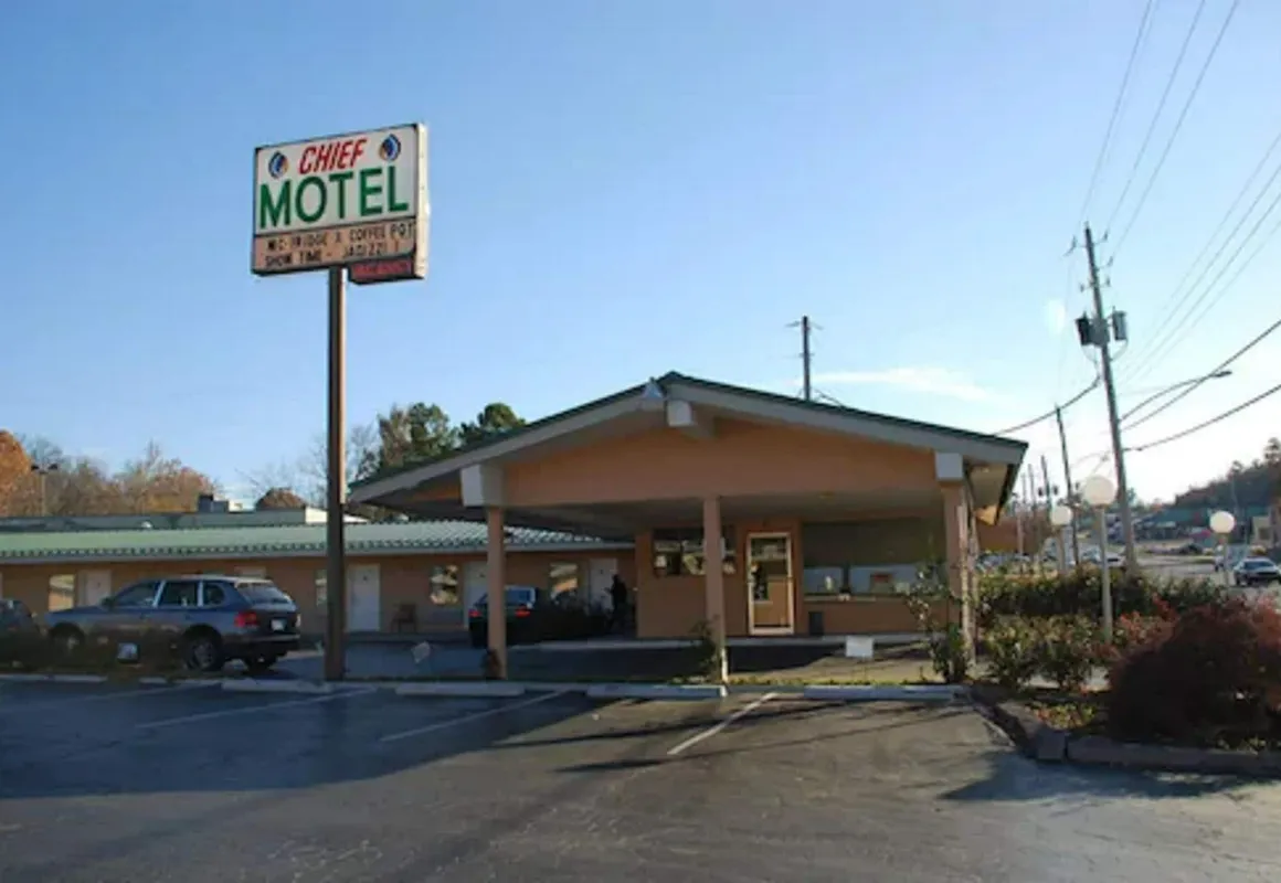 Chief Motel hotel hero