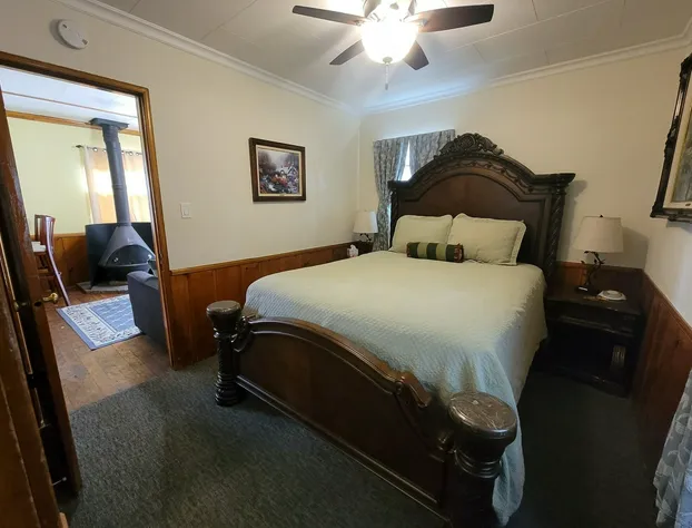 Hillcrest Suites & Cabins hotel detail image 4