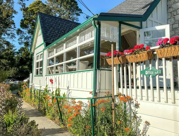 Carmel Green Lantern Inn hotel detail image 2