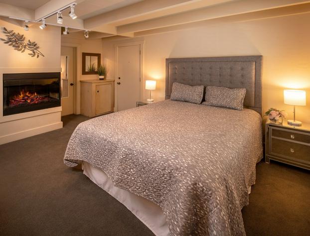 Carmel Country Inn hotel detail image 4
