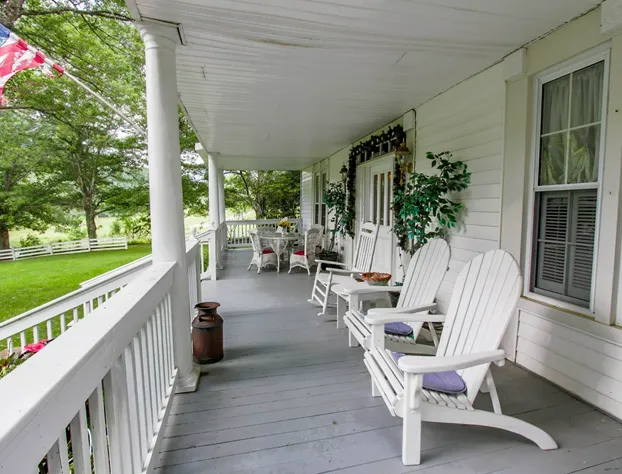 Buffalo Tavern Bed & Breakfast hotel detail image 1