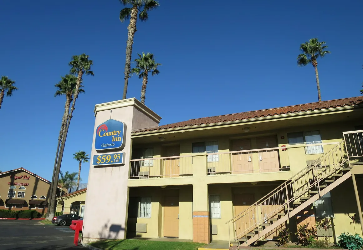 Country Inn hotel hero