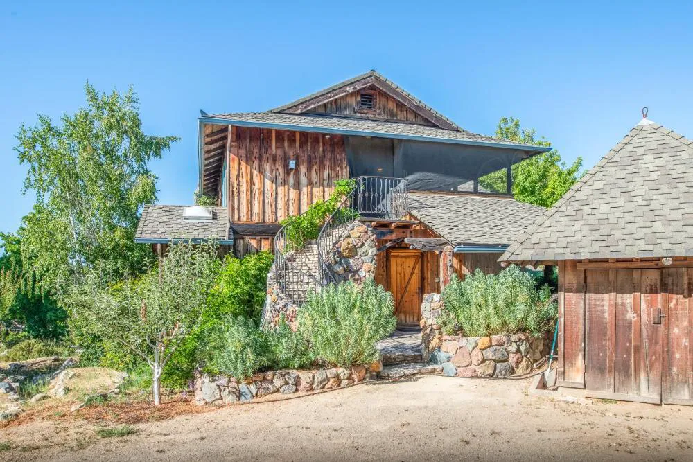 Inn Paradiso hotel hero