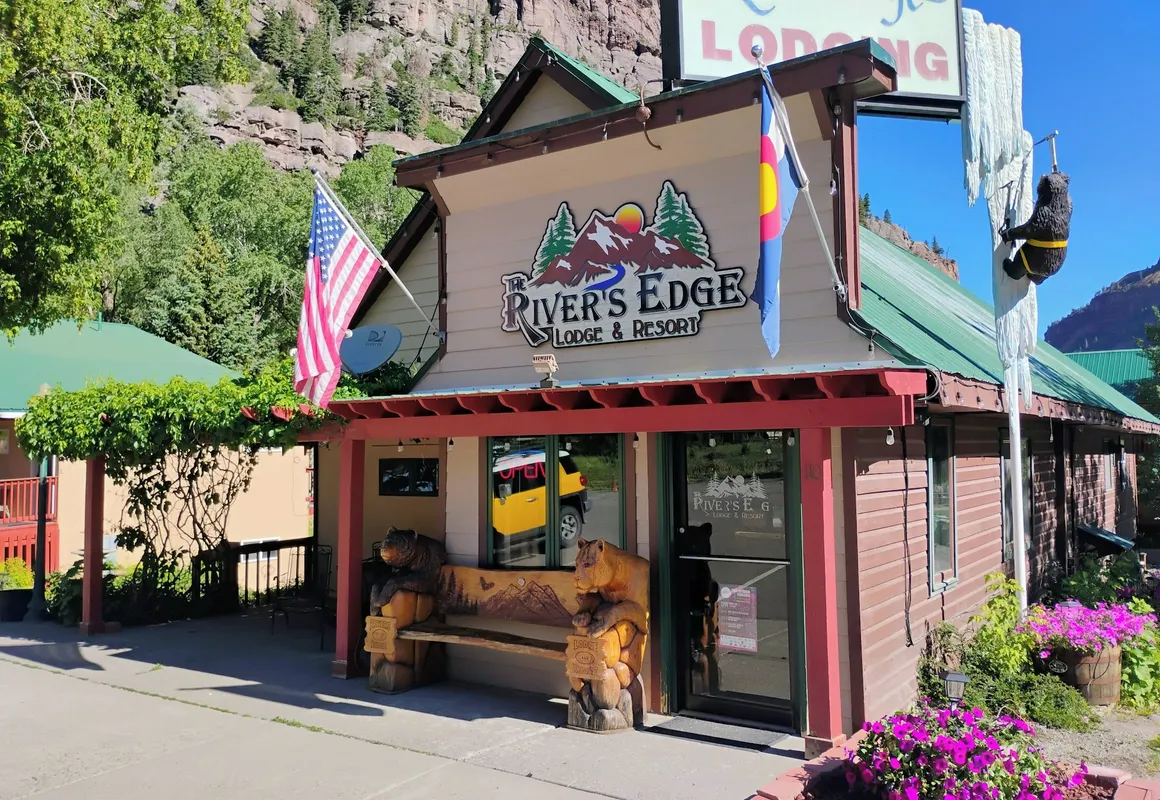 The River's Edge Motel Lodge & Resort hotel hero