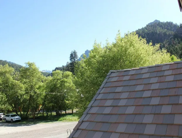 Black Bear Manor hotel detail image 3