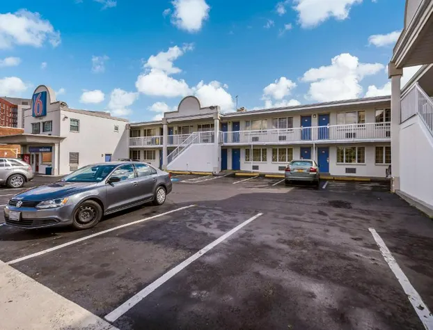 Motel 6-Washington DC - Convention Center hotel detail image 1