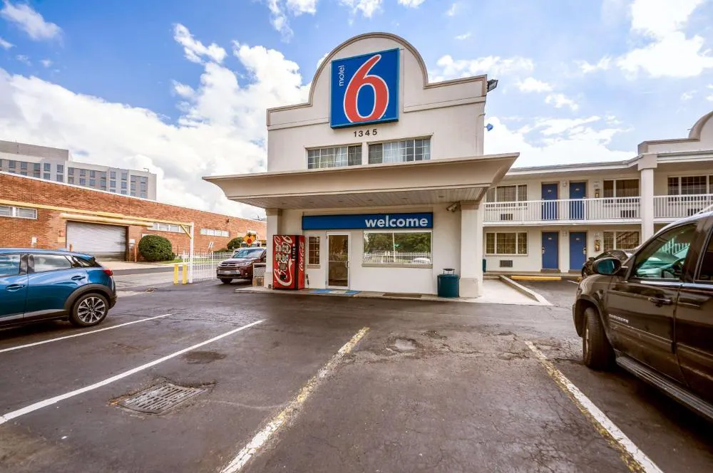 Motel 6 Washington, DC - Convention Center hotel hero