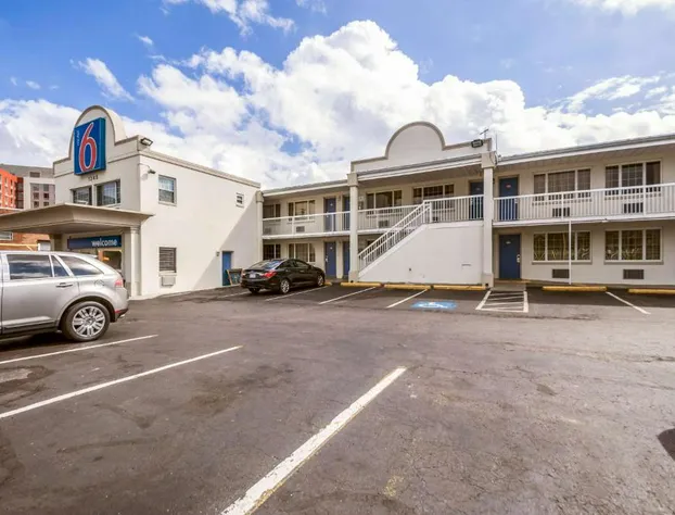 Motel 6 Washington, DC - Convention Center hotel detail image 1