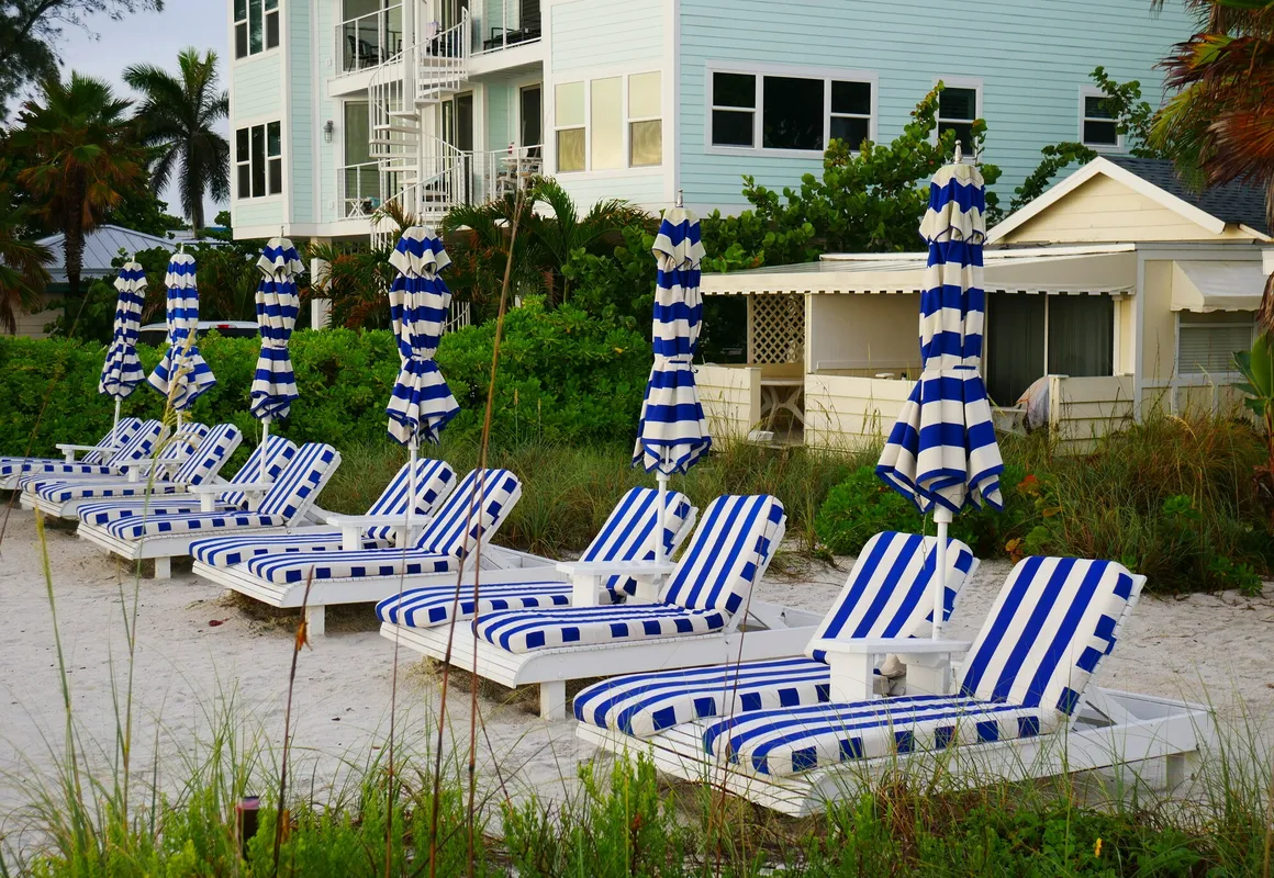 Bungalow Beach Resort hotel hero