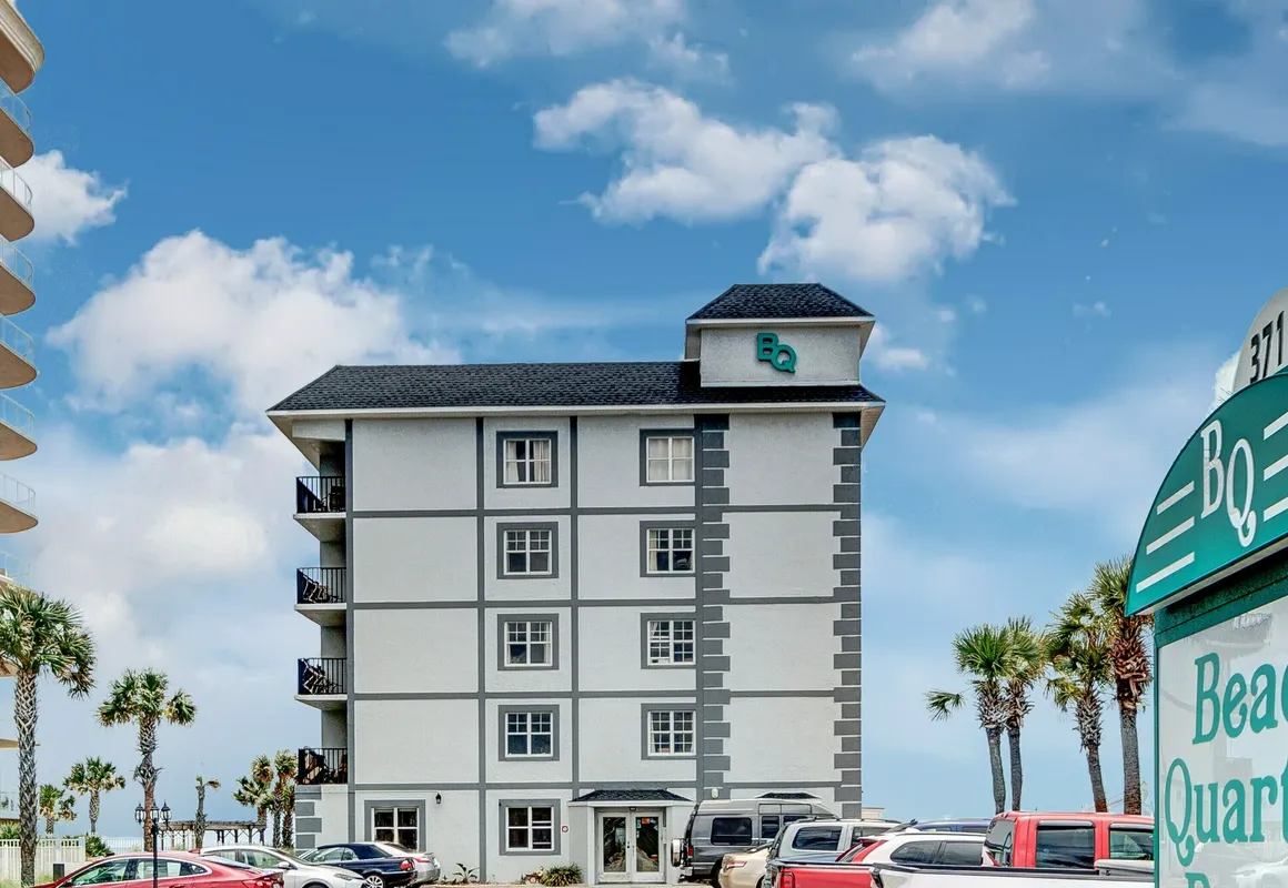 Beach Quarters Daytona hotel hero