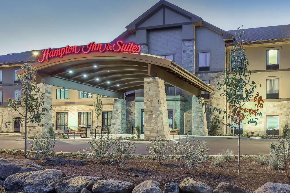 Hampton Inn & Suites Bend hotel hero
