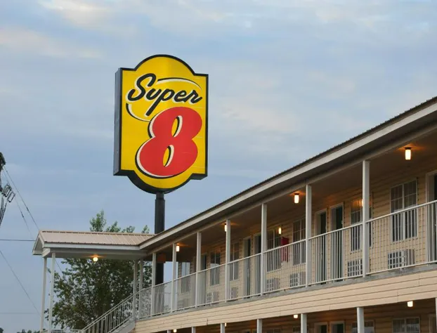 Super 8 by Wyndham Madison hotel detail image 2