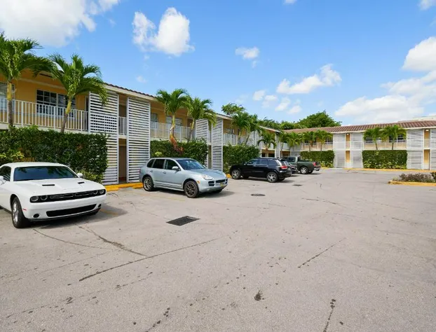 OYO Hotel Coral Gables - Miami Airport hotel detail image 2