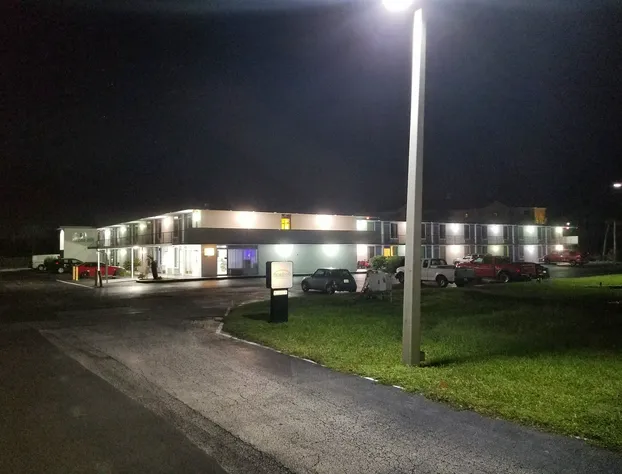 Econo Inn hotel detail image 2