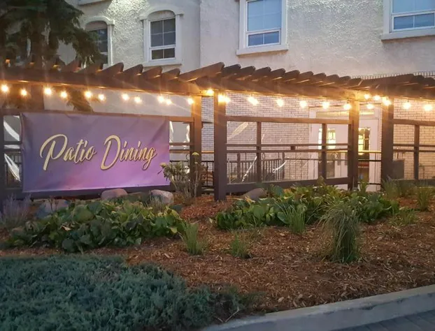 Chateau Louis Hotel & Conference Centre hotel detail image 1