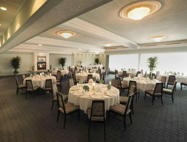 Chateau Louis Hotel & Conference Centre hotel detail image 4