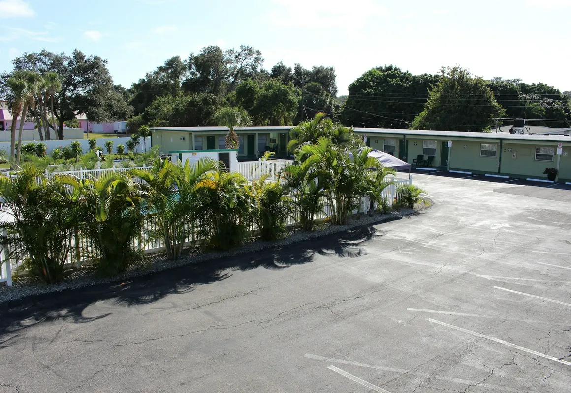 Sunshine Inn & Suites Venice, FL hotel hero