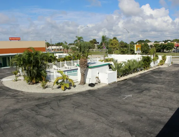 Sunshine Inn & Suites Venice, FL hotel detail image 1
