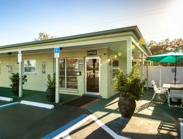 Sunshine Inn & Suites Venice, FL hotel detail image 3