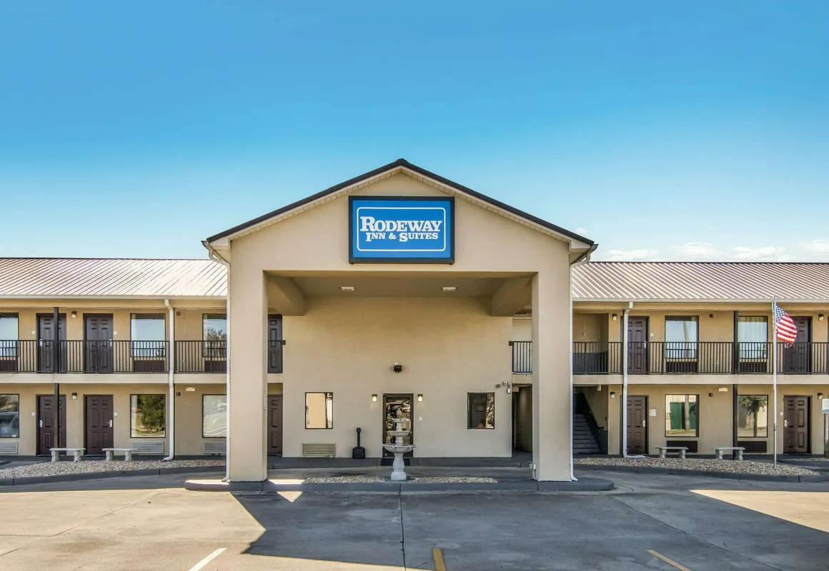 Rodeway Inn & Suites hotel hero