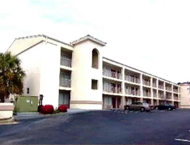 Deerfield Inn & Suites hotel detail image 1