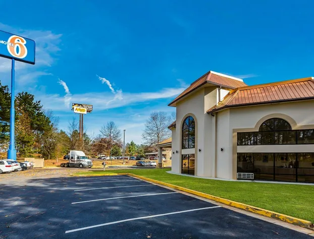 Motel 6 Suwanee, GA - Gwinnett Center hotel detail image 1