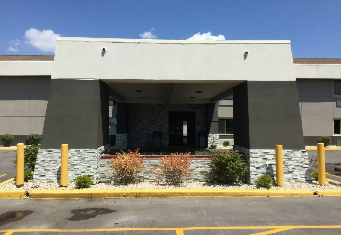 Super 8 by Wyndham South Holland hotel hero