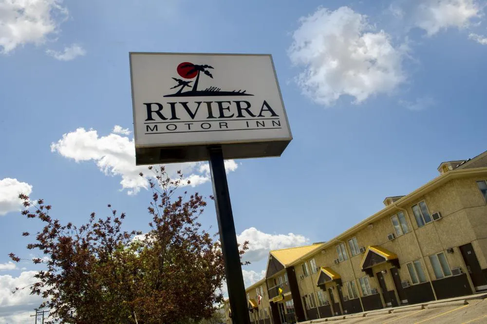 Riviera Motor Inn hotel hero