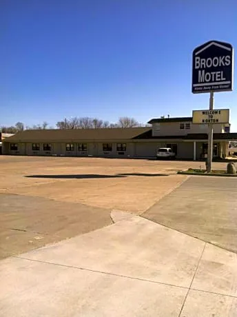 Brooks Motel hotel hero