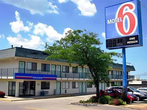 Home 6 by Townhouse Topeka KS I 70 hotel hero