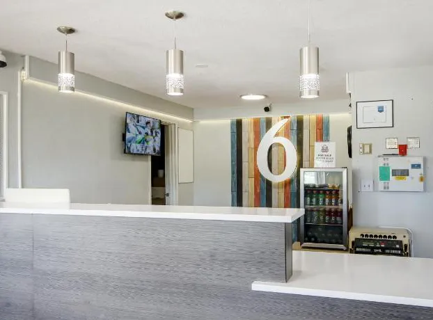 Home 6 by Townhouse Topeka KS I 70 hotel detail image 4