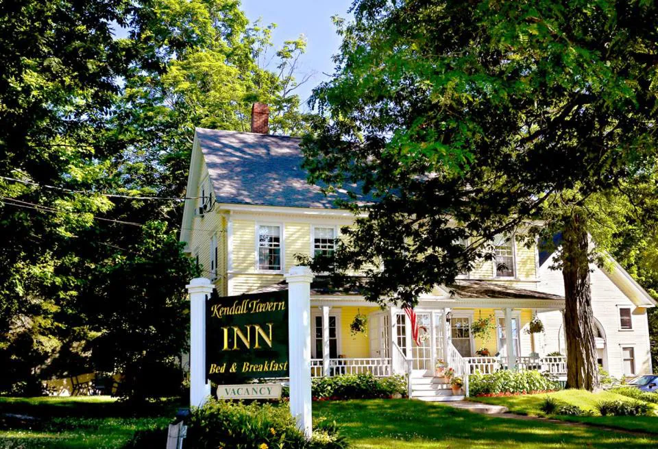 Kendall Tavern Bed & Breakfast hotel hero