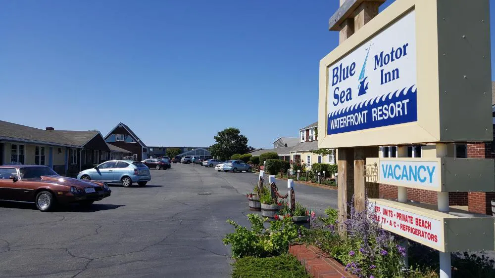 Blue Sea Motor Inn hotel hero