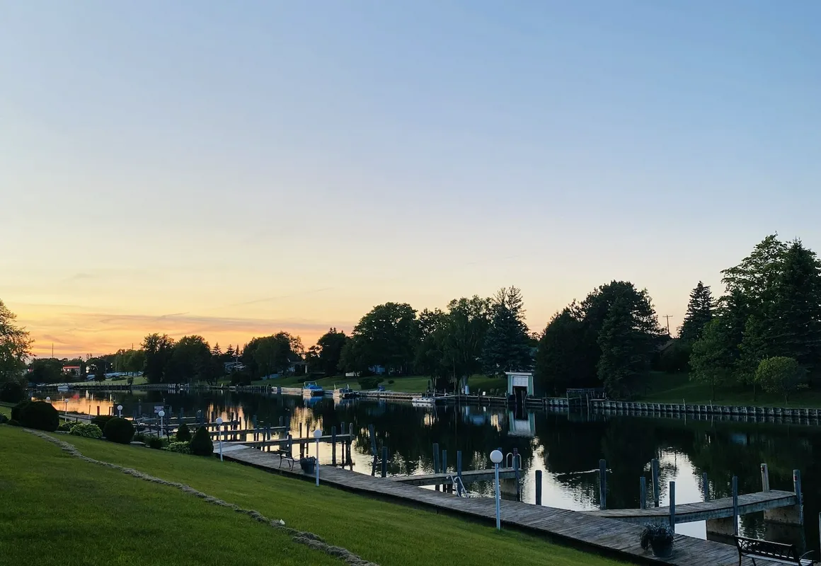 Fleetwood Inn & Suites hotel hero