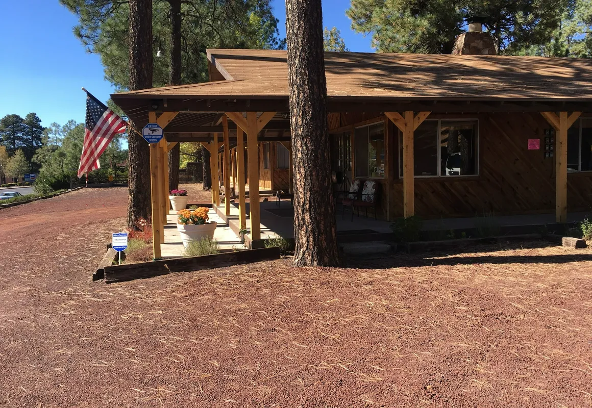 TimberLodge Inn hotel hero