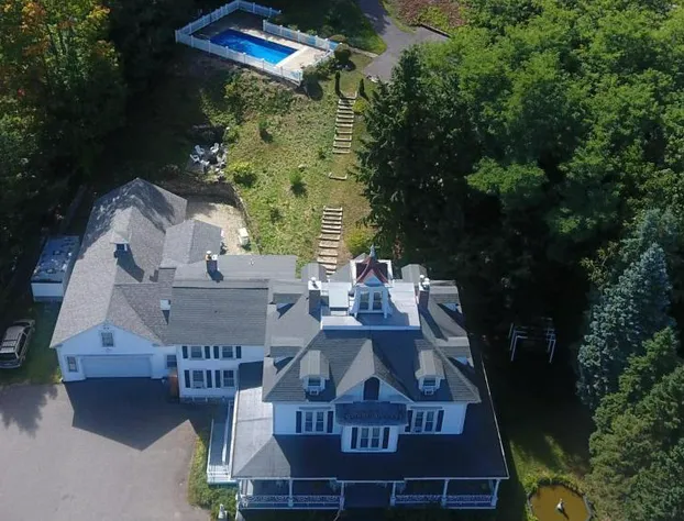 Sutton House B & B hotel detail image 4