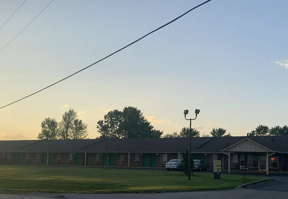 Slumber Inn Of Harrisonville hotel hero