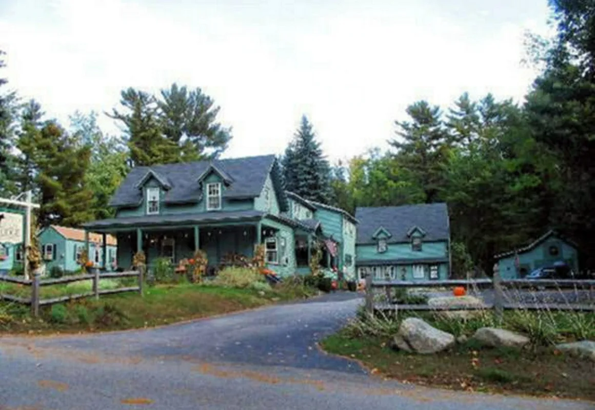 Spruce Moose Lodge hotel hero