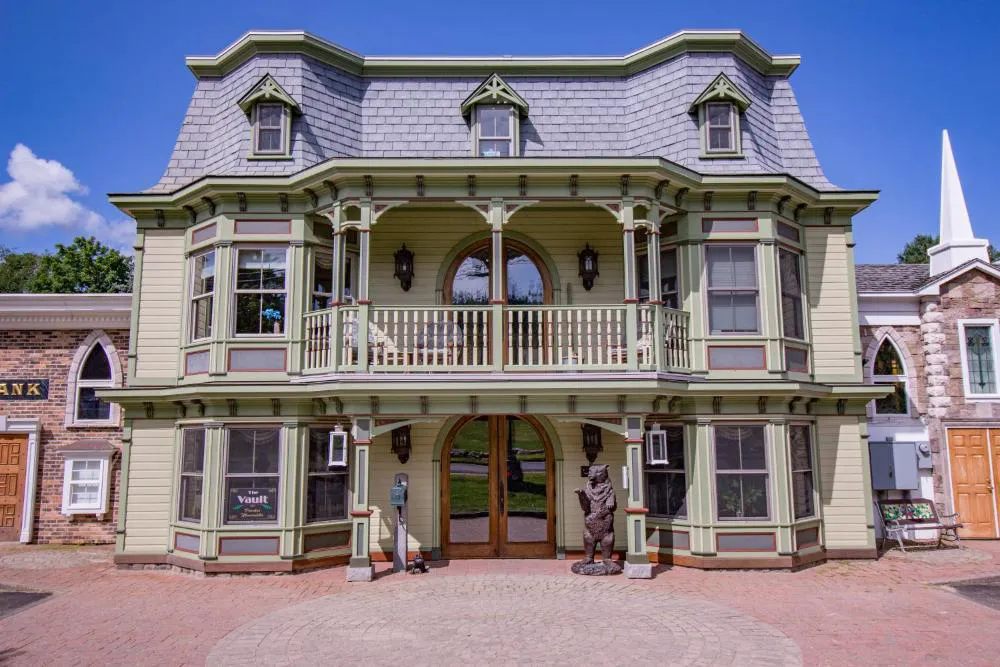 Adventure Suites hotel hero