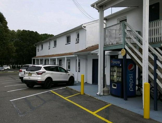 Budget Inn Motel Suites hotel detail image 3