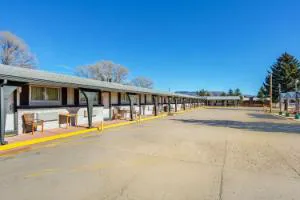 Rodeway Inn & Suites Raton hotel hero