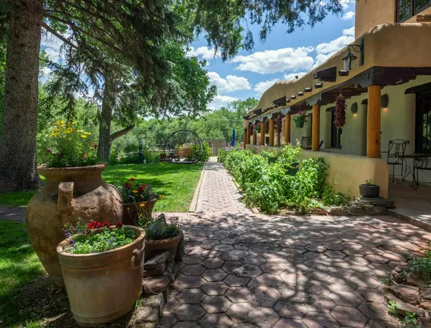 Inn on La Loma Plaza hotel detail image 2