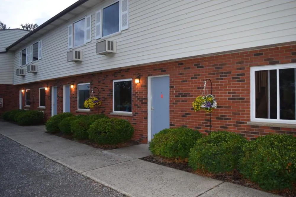 Attican Motel hotel hero