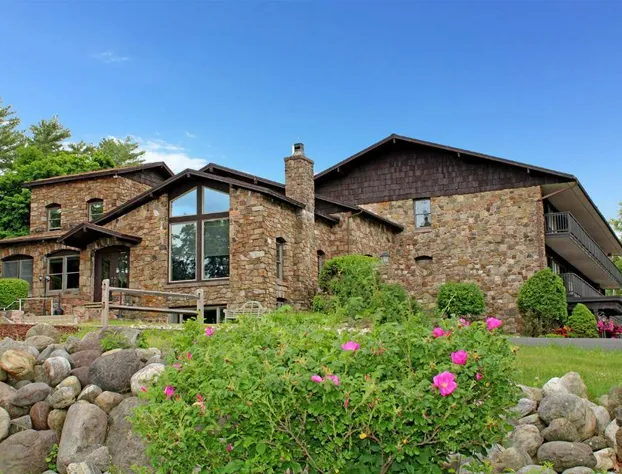 Bayside Resort Lake George NY hotel detail image 2