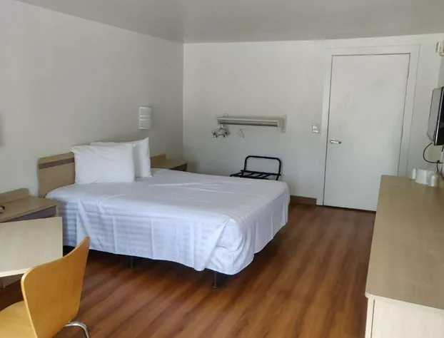 Travelodge by Wyndham Fayetteville hotel detail image 1